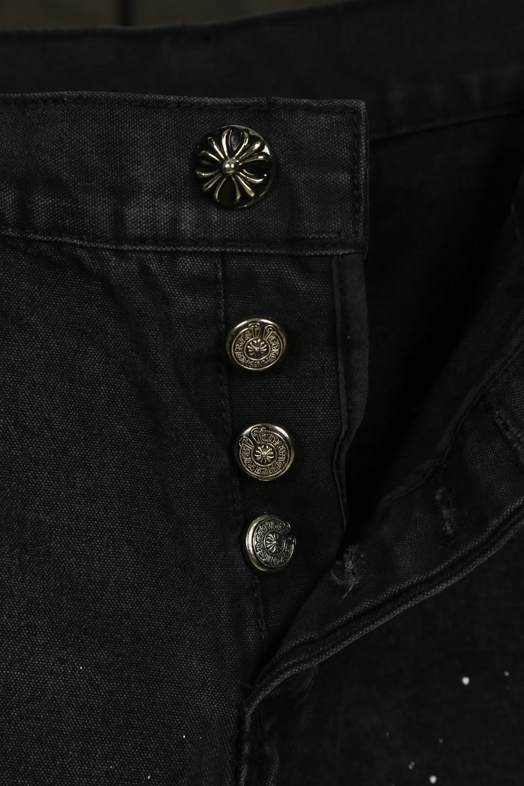 P240 Actual photo [High quality] Code: 25058# Color: Black/khaki Size: S/28 to Hearts (Cro Heart) new summer style, classic B01 version blessing, high version made of high-ounce custom fabrics, fermented and soft-fixed, soft and thick to wear, details are all hand-polished and made with craftsmanship, full-print jacquard fabric, unique design style, multiple processes to create a full retro feel, niche and unique non-colliding shirts, custom-made old spray-painted buttons, every detail is crafted with craftsmanship